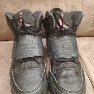 Nike Air Jordan Son of Mars Size 7Y Black/Hyper Pi